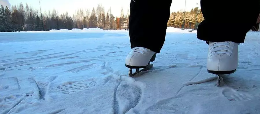 how skating is possible on ice