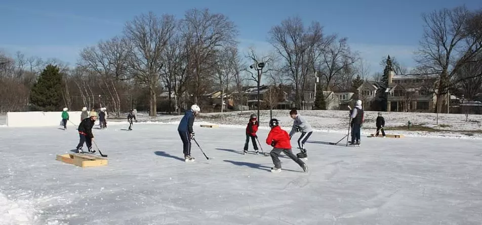 Are skating rinks open in the summer